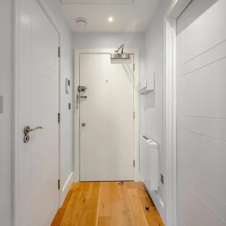 Cosy 1 Bedroom Apartment In The Heart Of Eastleigh Exterior photo