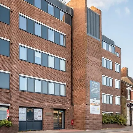 Cosy 1 Bedroom Apartment In The Heart Of Eastleigh Exterior photo