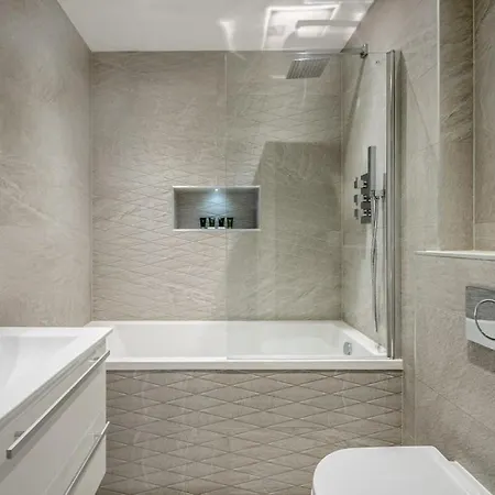 Cosy 1 Bedroom Apartment In The Heart Of Eastleigh Exterior photo