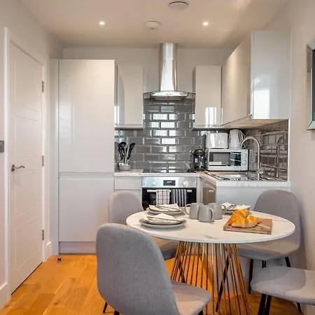 Cosy 1 Bedroom Apartment In The Heart Of Eastleigh Exterior photo